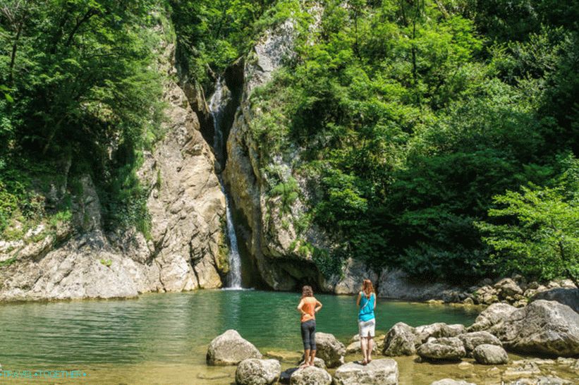 Први Агурски водопад