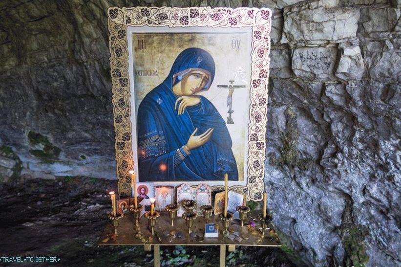 Икона Мајке Божје Акхтирске