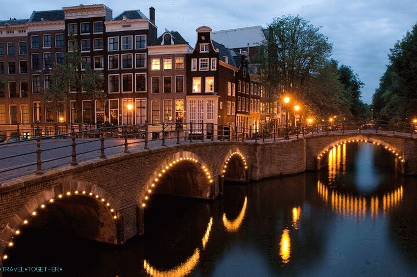 Мост ови и канали Амстердам 