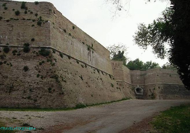 Зидови тврђаве у Анкони
