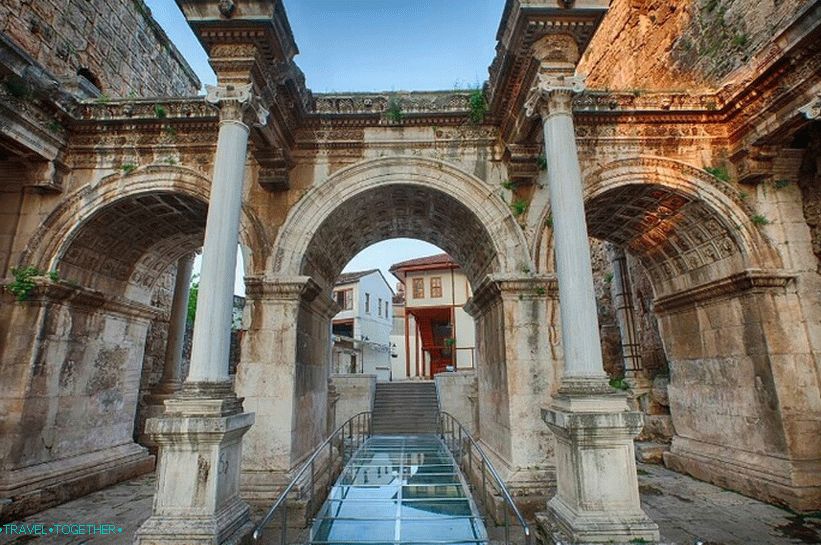 Капија Хадријана