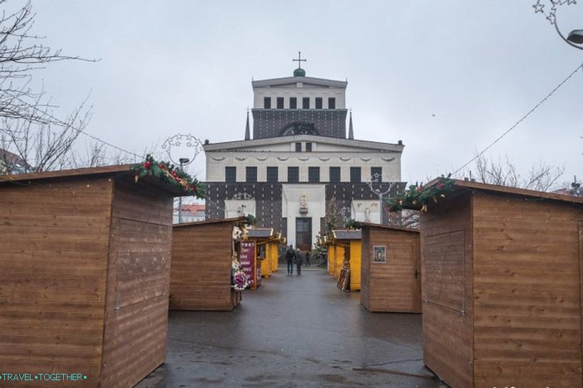 Црква Светог Срца Господњег - место где узимате само две фотографије