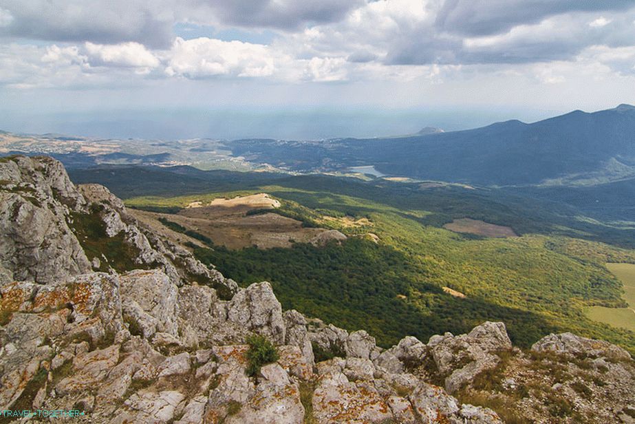 Поглед из Еклизија-Буруна на страну Алуште