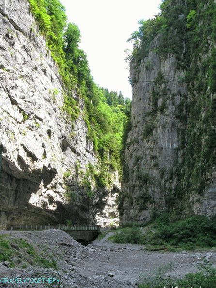 Абхазија. Кањон на путу до језера Ритса.