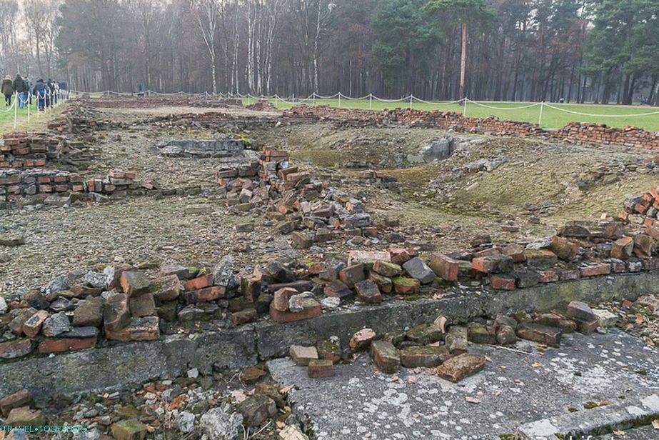 Рушевине још једног крематоријума у   Аушвицу-Биркенау