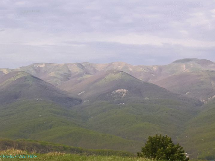 Поглед на планине Гелендзхик са планине Некис.