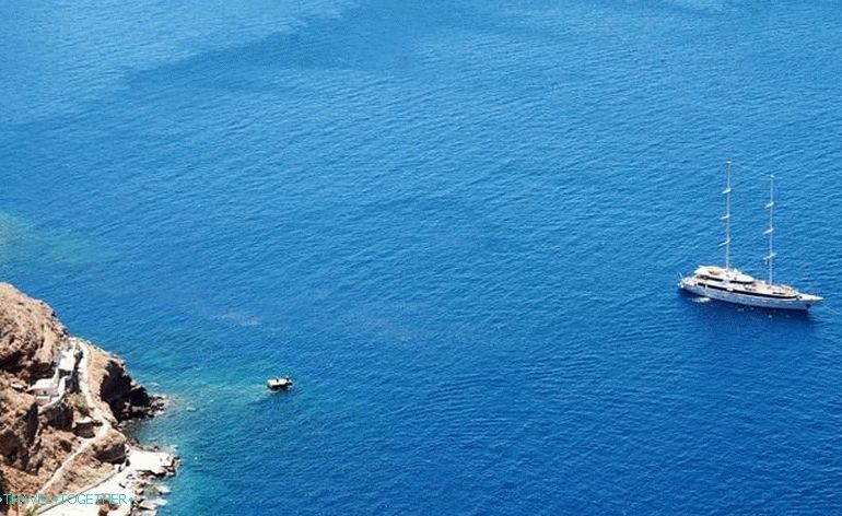 Грчка је земља три мора