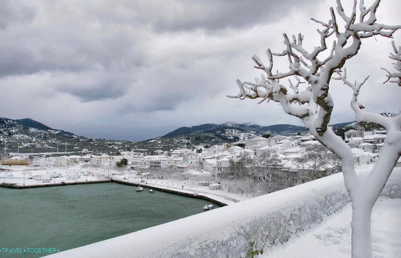 Грчка је снегала (фото)