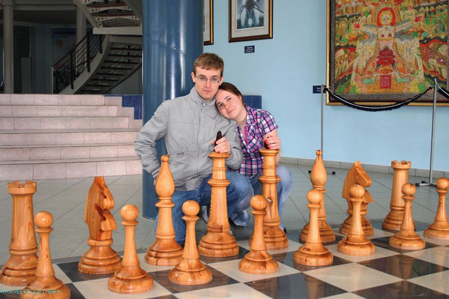 Пре мајсторског предавања о шаху у шаху Градског двора, Елиста, Калмикија