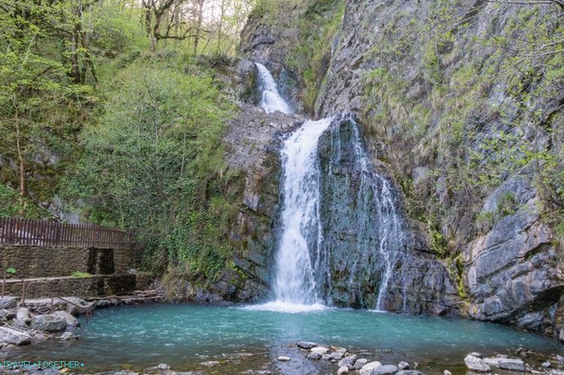 Први (доњи) Змејковски водопад у Сочију