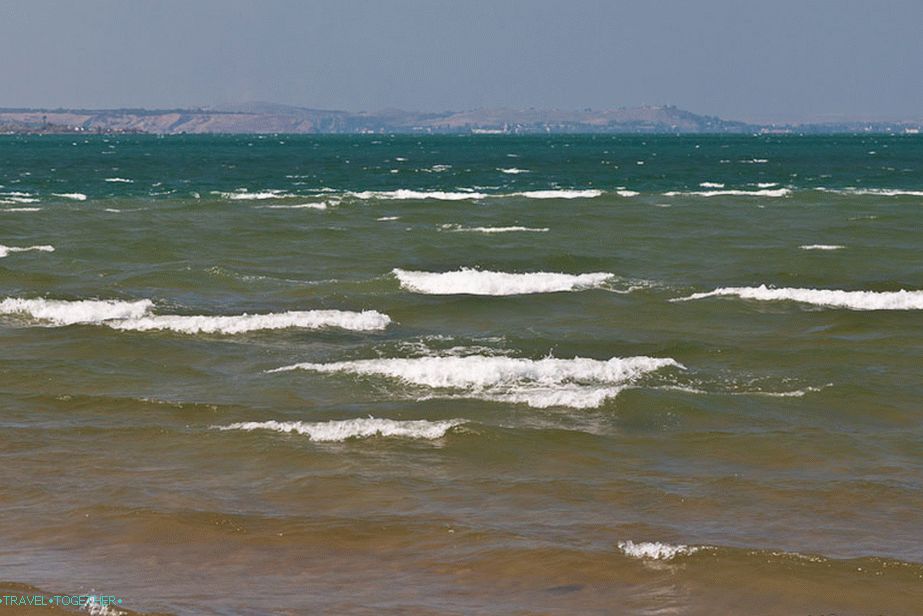 Ветар подиже таласе