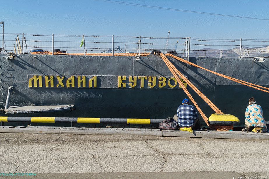 Рибари, али зашто овде, ако је цео насип слободан