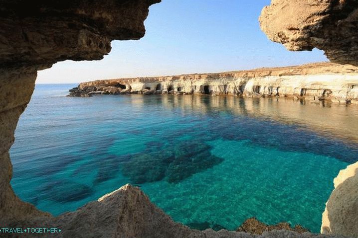 Кипар, поглед на шпиље морских пећина