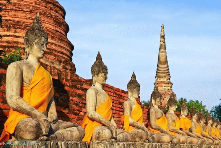 Вијетнам, Посета  локалне храмове и знаменитости