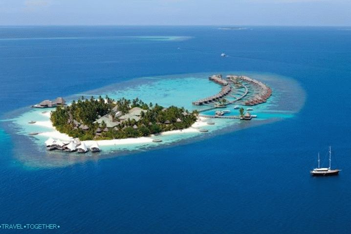 Малдиви, ево опуштајућег одмора на плажи далеко од цивилизације