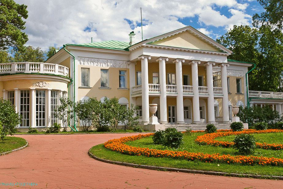 Главна кућа имања Горки