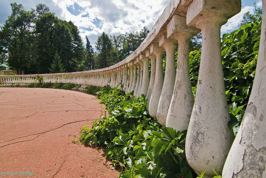 Ограда испред главне куће