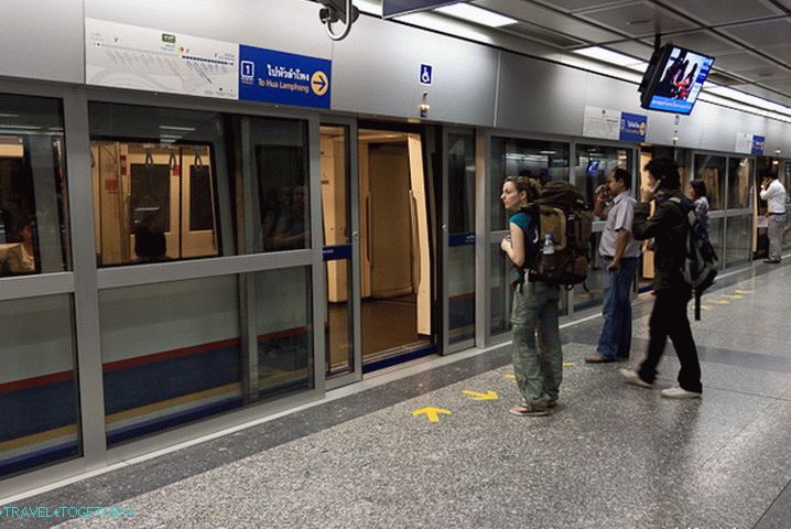 Бангкок МРТ Метро. Врата на станицама су дуплицирана