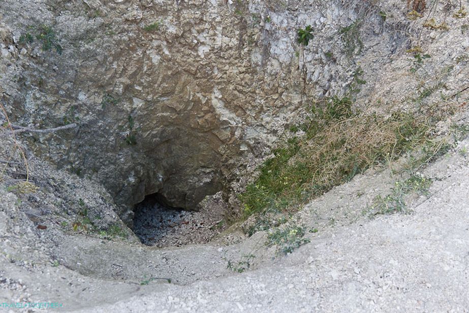 Улаз у пећину Мигулинску