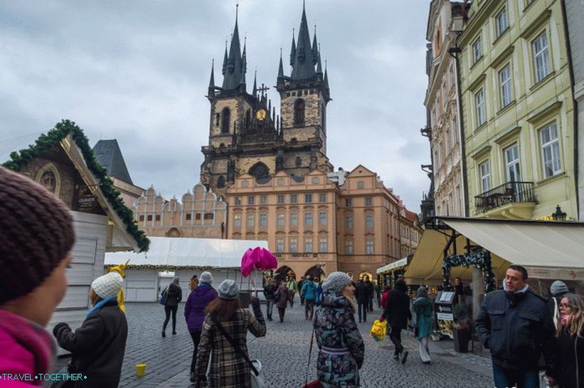 Стари градски трг у Прагу