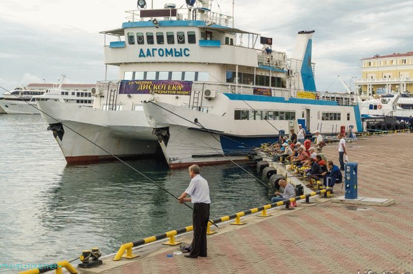 Морска станица у Сочију - јахте, бутици и Семен Семеницх