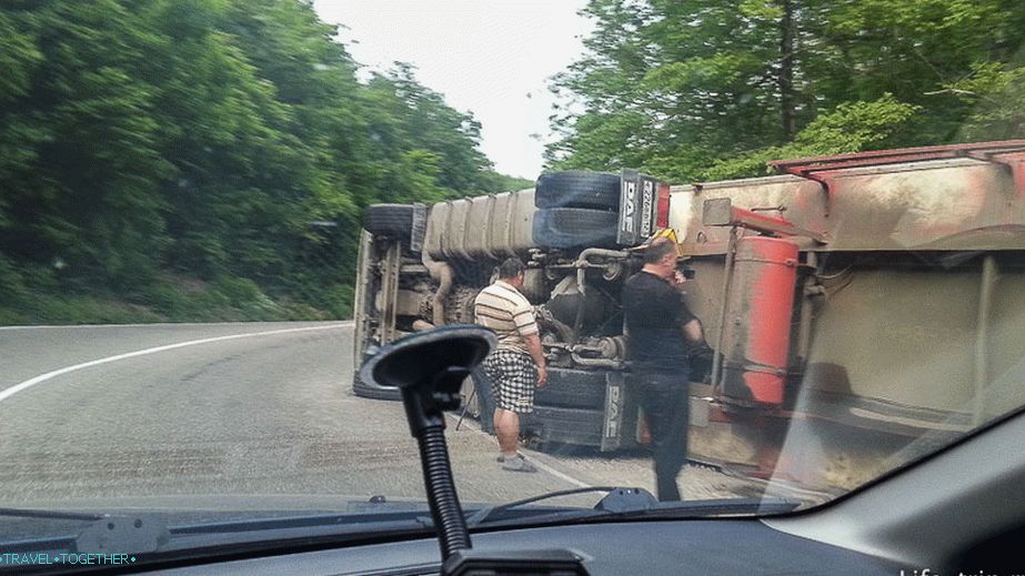 Серпентине су овде кул, аутомобили се повремено преврћу
