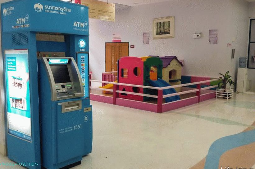 Постоје банкомати, игралиште, генерално много места