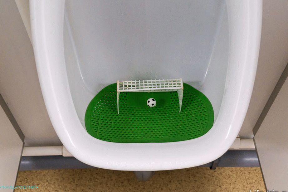Тоалет за навијаче фудбала, покушајте постићи гол
