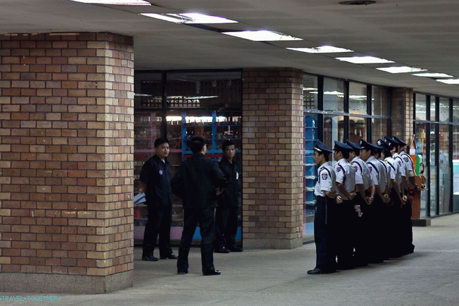 Верификација полиције у тржном центру