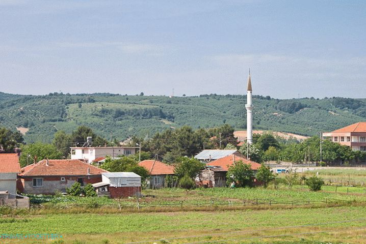 Џамија у селу Карасу.