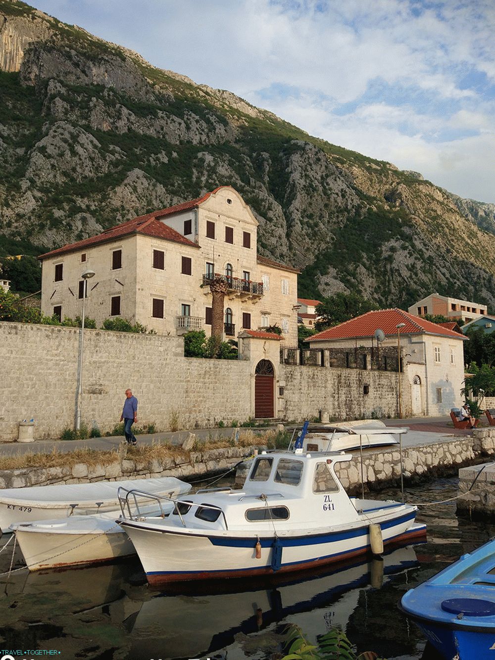 Бродови на обали Црне Горе