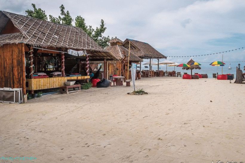 Хотелски ресторан близу руба воде
