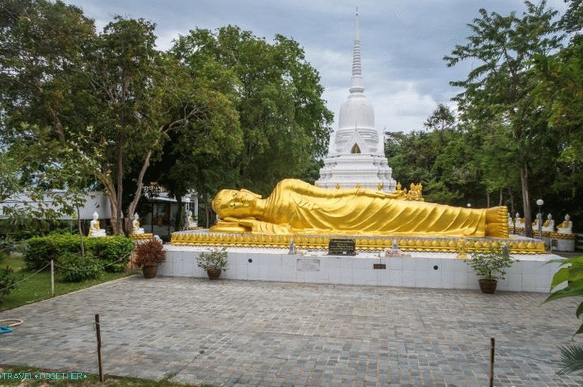 Пагода бебе Буддхе иза заваљеног Буддхе
