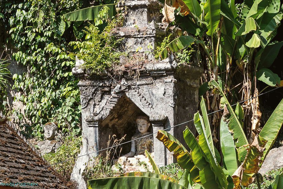 Остаци старог храма