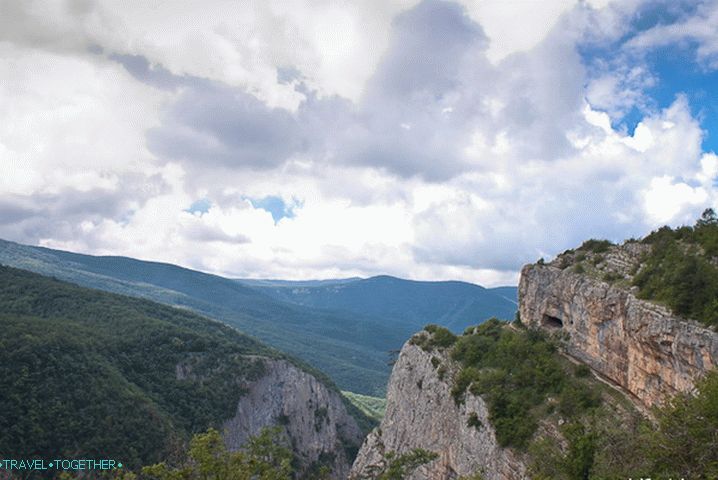 Велики кањон Крима и пећина на крава.