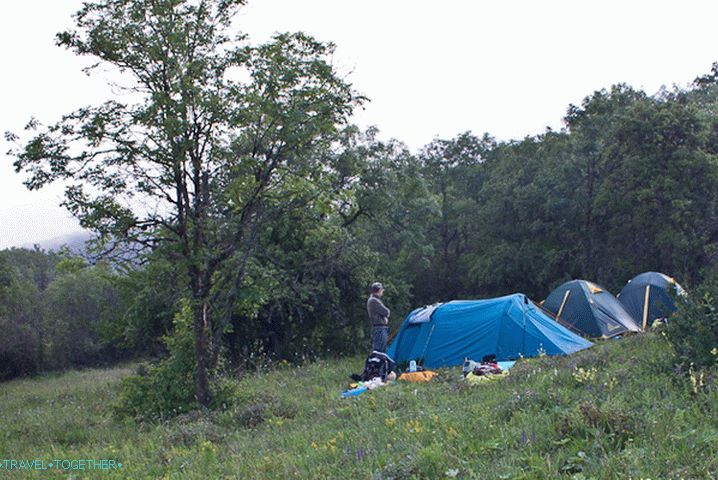 Наш камп се налази на падини у близини места Аи-Димитрии.
