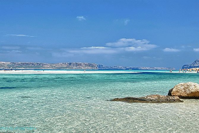 Одмор на плажи у Грчкој - додир мора