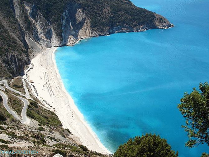 Одмор на плажи у Грчкој - додир мора