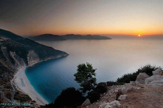 Одмор на плажи у Грчкој - додир мора