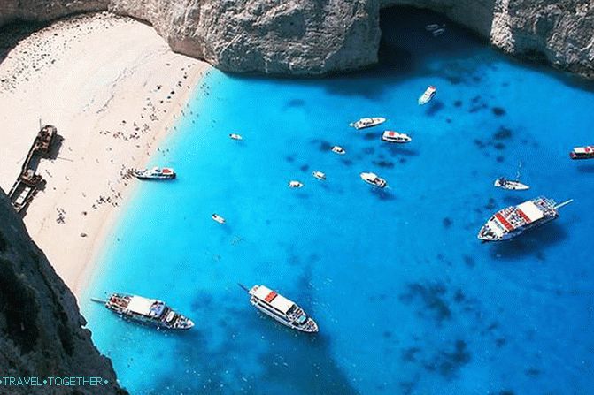 Одмор на плажи у Грчкој - додир мора