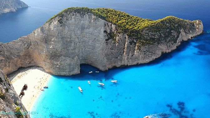 Одмор на плажи у Грчкој - додир мора