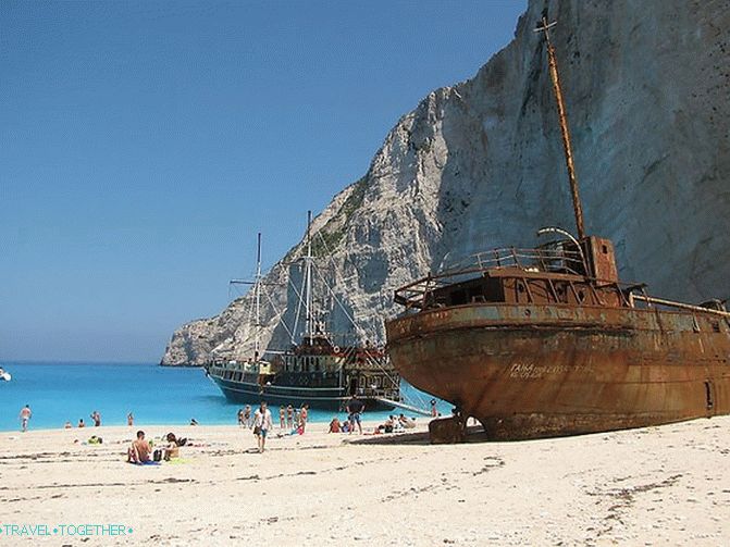 Одмор на плажи у Грчкој - додир мора