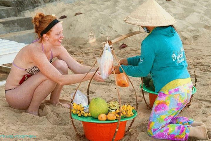 Локални трговци Пху Куоц на плажи