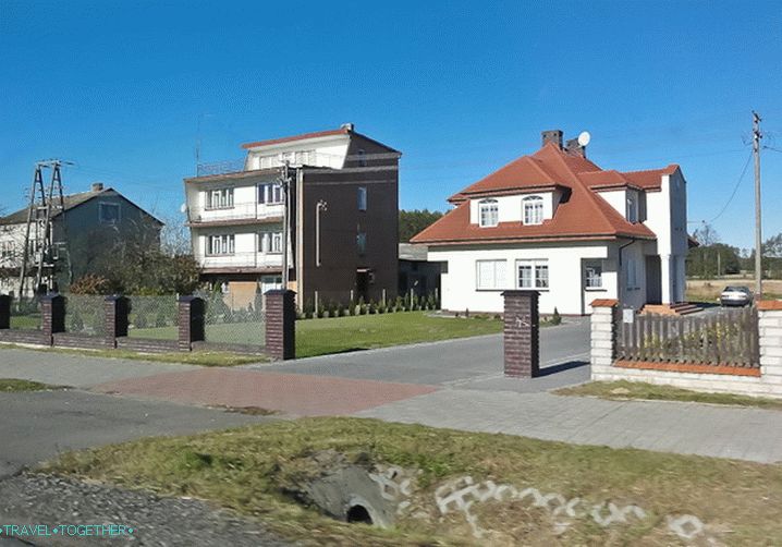У предграђима Пољске, већина кућа је добро одржавана и уредна