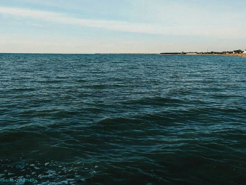 Поглед с приморско-акхтарског насипа на море. Фотографија - @ алекандр7806