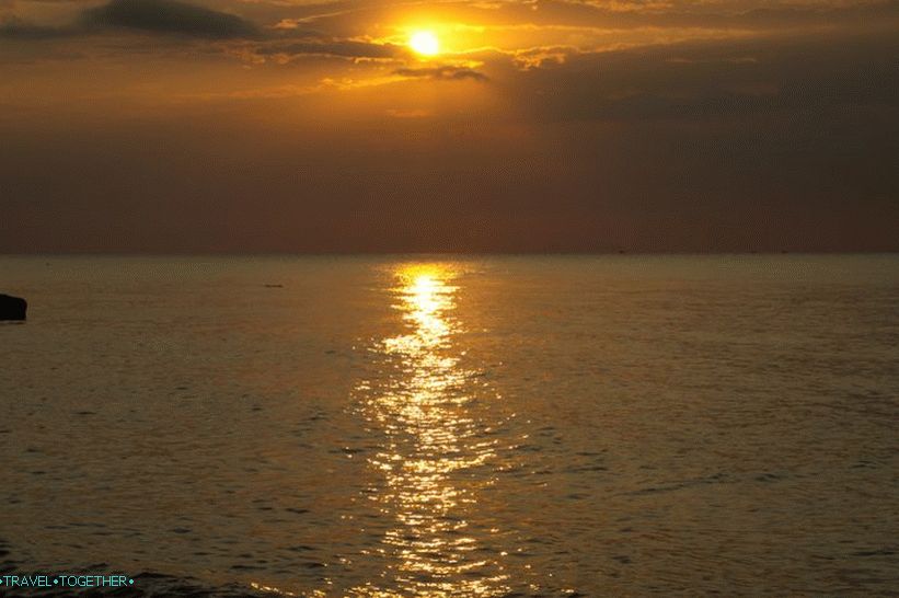 Залазак сунца изнад мора