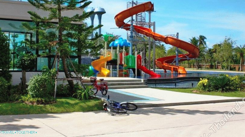 Водени парк у руском селу у Патаји