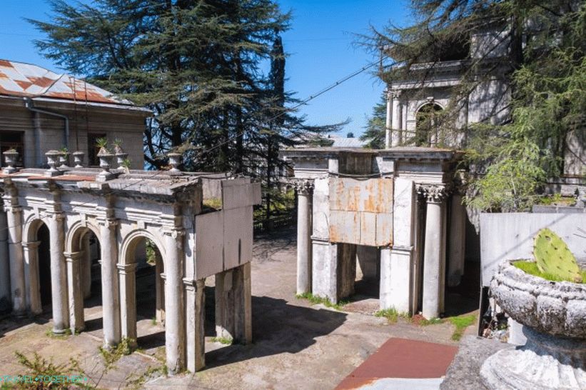 Ордзхоникидзе Санаторијум у Сочију је величанствено напуштање