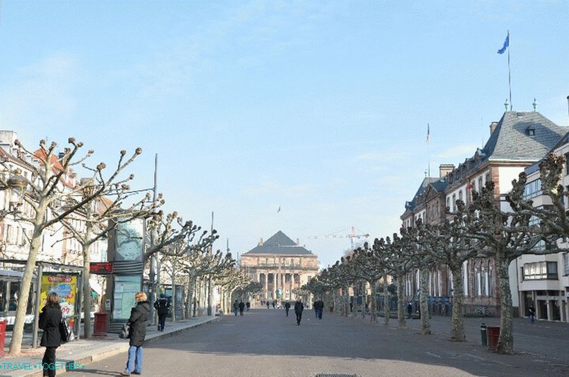 Броглие Скуаре