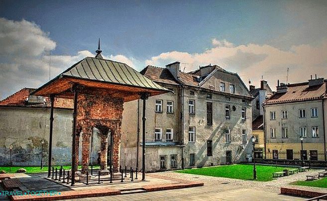 Центар јеврејских четврти Тарнов са остацима старе синагоге